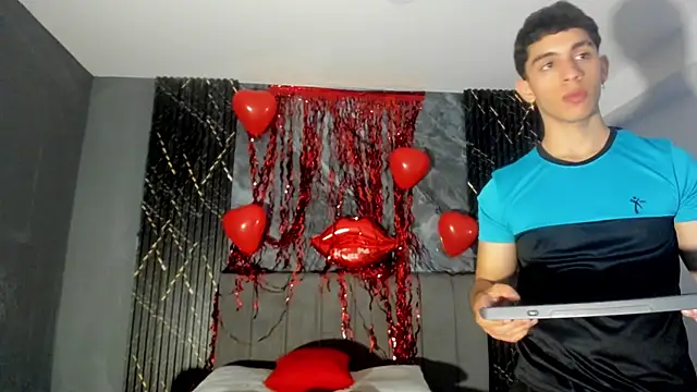 hot_summer_boy_'s cam snapshot