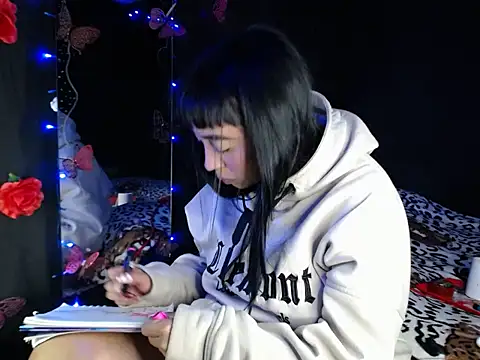 adara_muller_'s cam snapshot