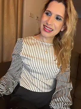 milablossom-with-pussy live sex cam