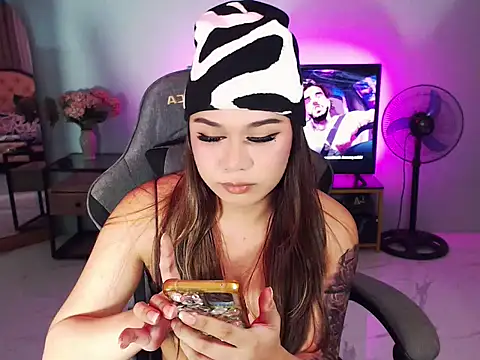 SexxyTsLoverr live sex cam