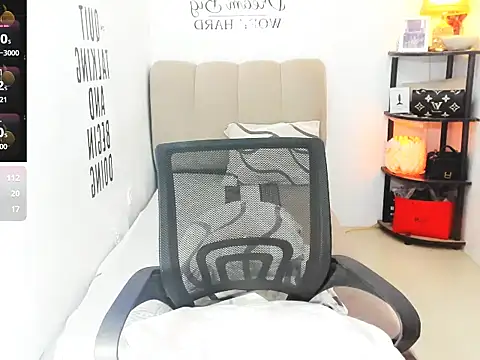 Trixie_Mattel21 live sex cam