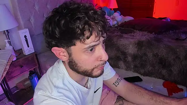 AbbyAndChris2's cam snapshot