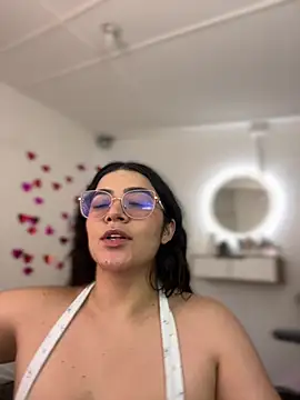 Lia_flowers's cam snapshot