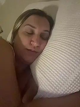 Bia_sexynovaes live sex cam