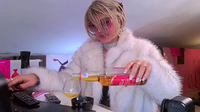 LadyOxana live sex cam