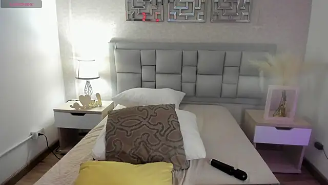 alicia_bond's cam snapshot