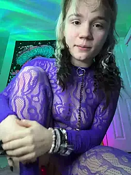 Cutiepiespanks's cam snapshot