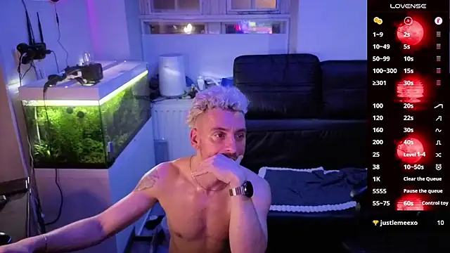 Rayzel_White's cam snapshot