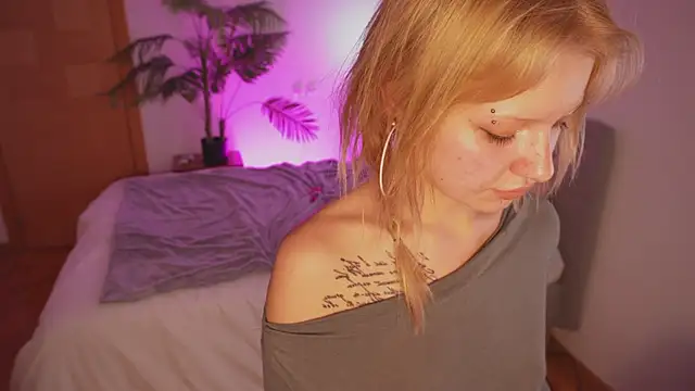 NaomiRosy's cam snapshot