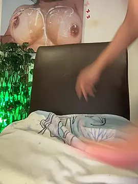 SQUIRTINGQUEEN11 live sex cam