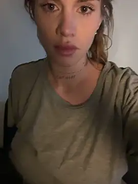 EmiliaCatalina's cam snapshot