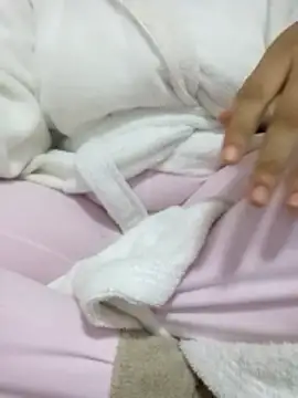 Bombamom's cam snapshot