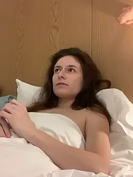 GoldenPussy1329 live sex cam