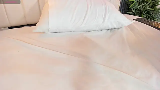 SaraRiley live sex cam