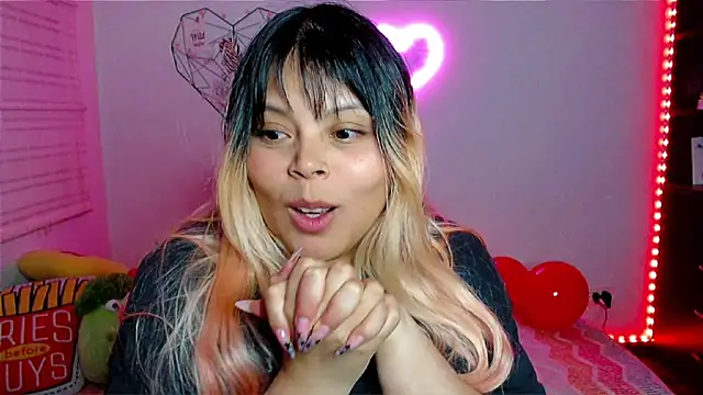 EllieMoonX's cam snapshot