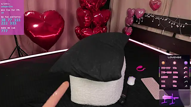 webpetite's cam snapshot