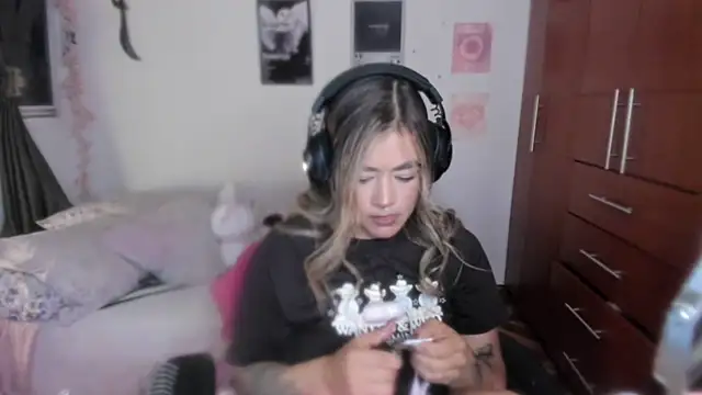 StephaniFox's cam snapshot