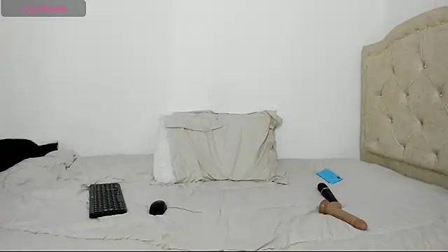 milfnewmf's cam snapshot