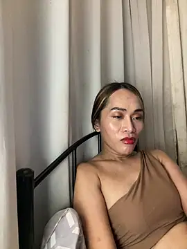 RomanticPearlTS live sex cam