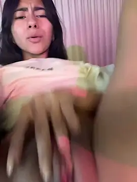 Lilybeeth live sex cam