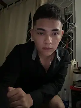 Santiagooo1233 live sex cam