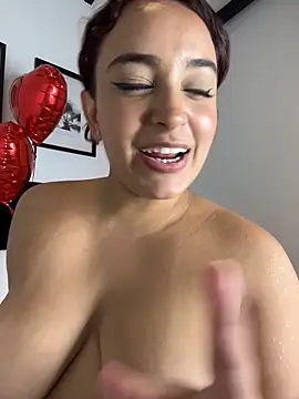 NaughtyNinnaXXX's cam snapshot