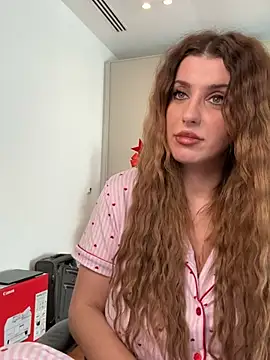 RoxxyDallas live sex cam