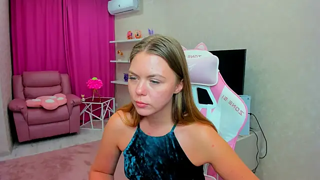 Strawberrye live sex cam