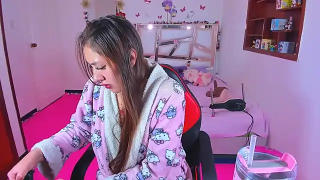 perlabeautiful's cam snapshot