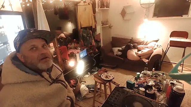 SilverandFox's cam snapshot