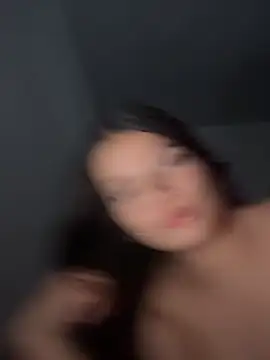 EmmiiGlow live sex cam