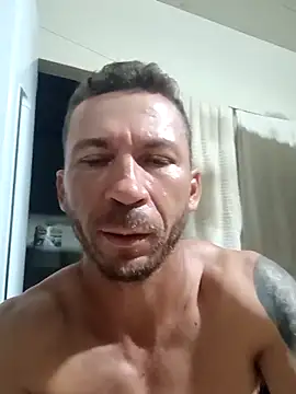 RobertoLuiz84 live sex cam
