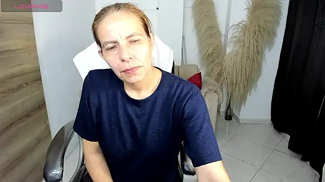 Milf_karlye's cam snapshot