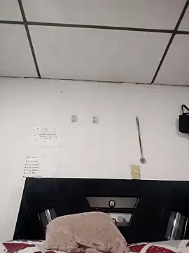 mialorents's cam snapshot