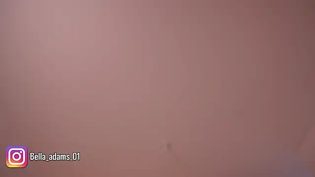 bella_adams_ live sex cam