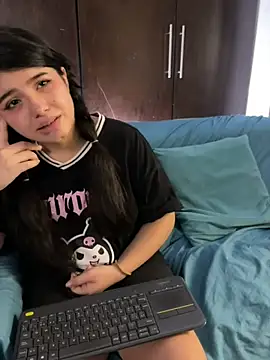 EmilyAndAndrew's cam snapshot