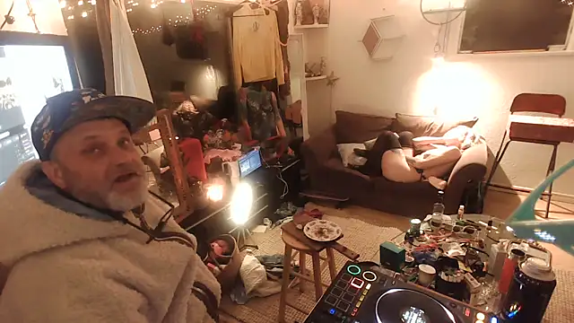 SilverandFox's cam snapshot