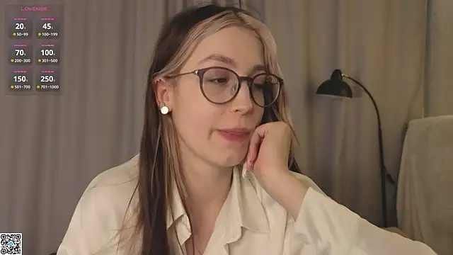 NicolaHulse live sex cam