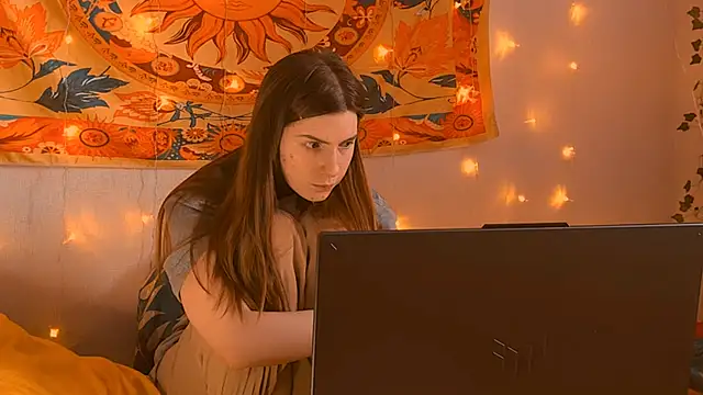 AliceCUNTach live sex cam