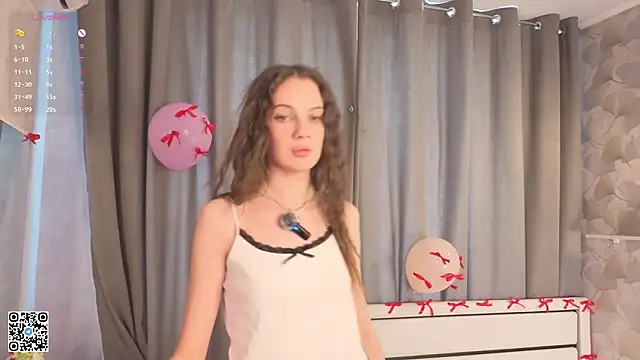 ShaeHeeter live sex cam