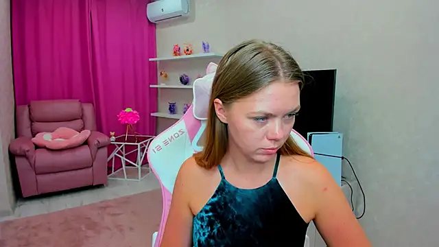 Strawberrye live sex cam