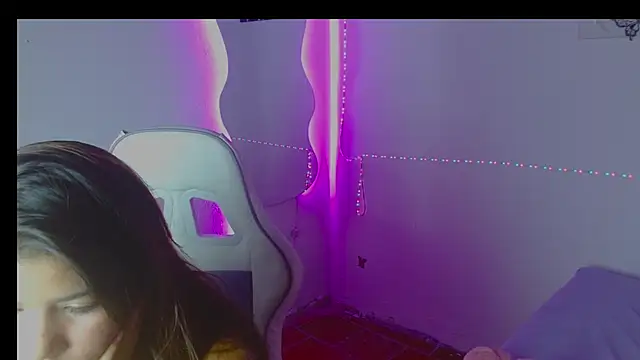 Charlothe_18's cam snapshot