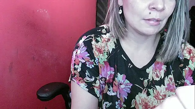 charlotedoll's cam snapshot