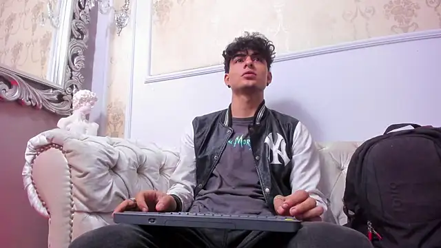 lyanmaster live sex cam