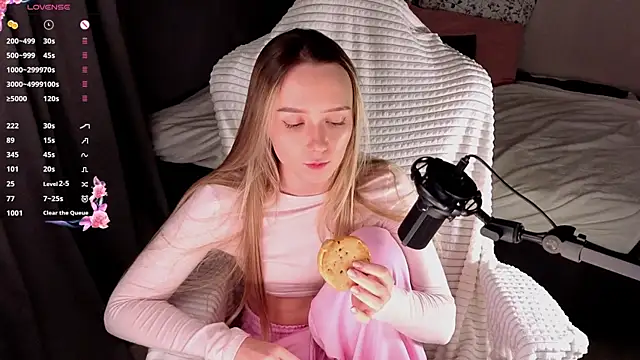 HollisBeckett live sex cam