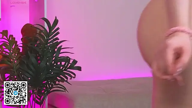 oliviabr0wn0 live sex cam