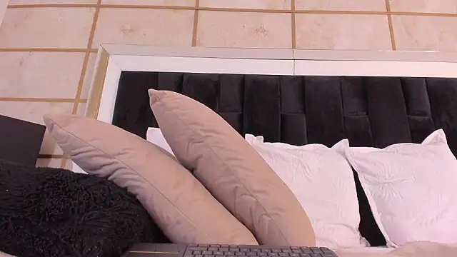 RoxyLior's cam snapshot