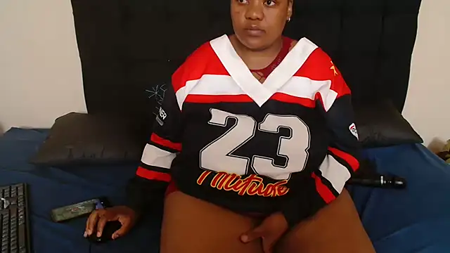 CaramelBootty's cam snapshot