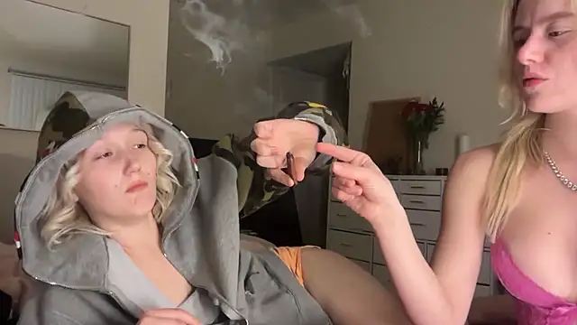 blondebunny999_999's cam snapshot