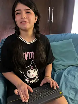 EmilyAndAndrew's cam snapshot